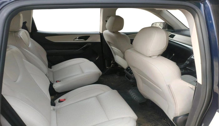 2024 Mahindra XUV700 AX 7 Luxury Pack D AT 6 STR, Diesel, Automatic, 19,516 km, interior