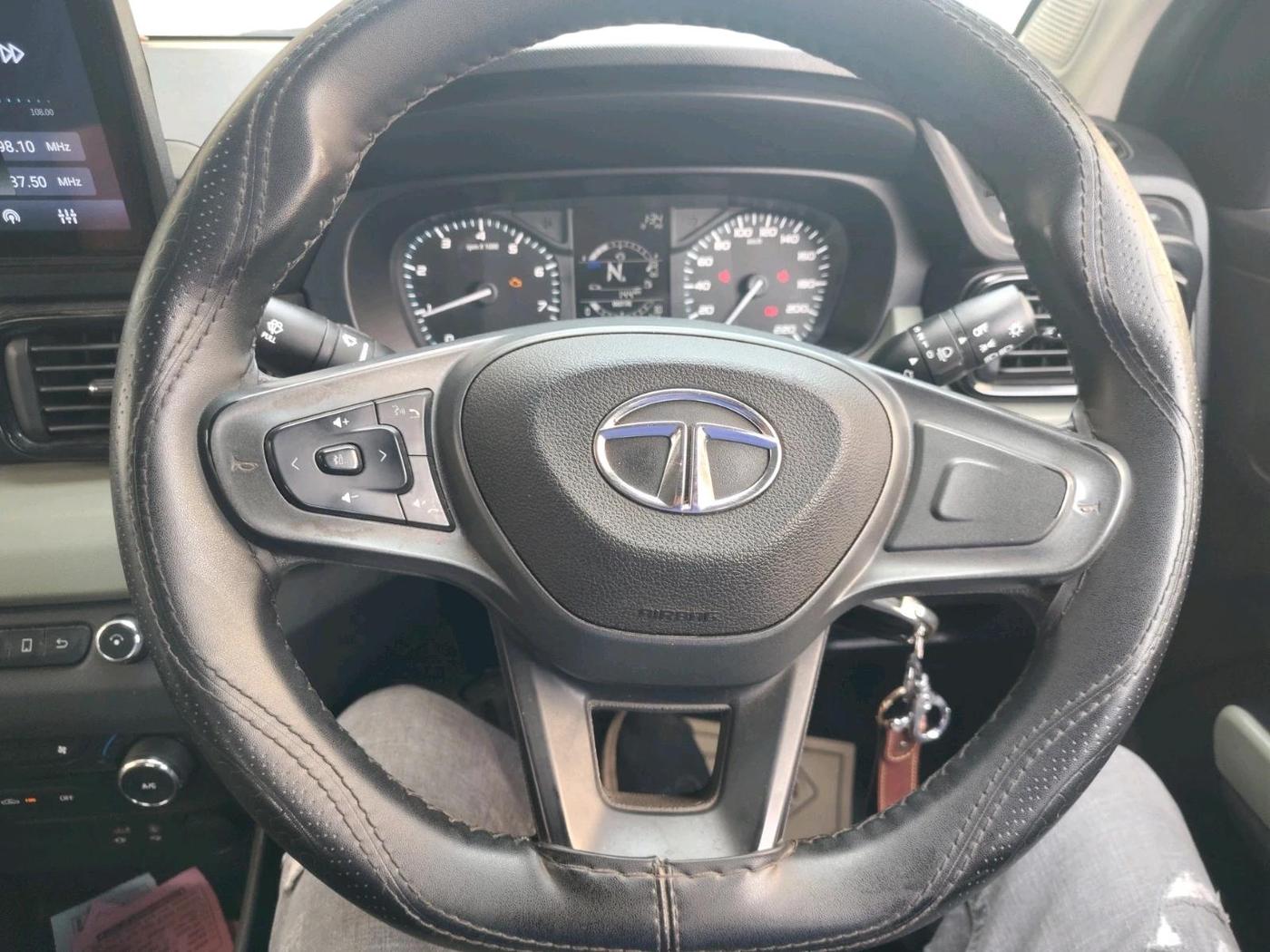 2022 Tata PUNCH ADVENTURE AMT, Petrol, Automatic, 29,179 km, interior