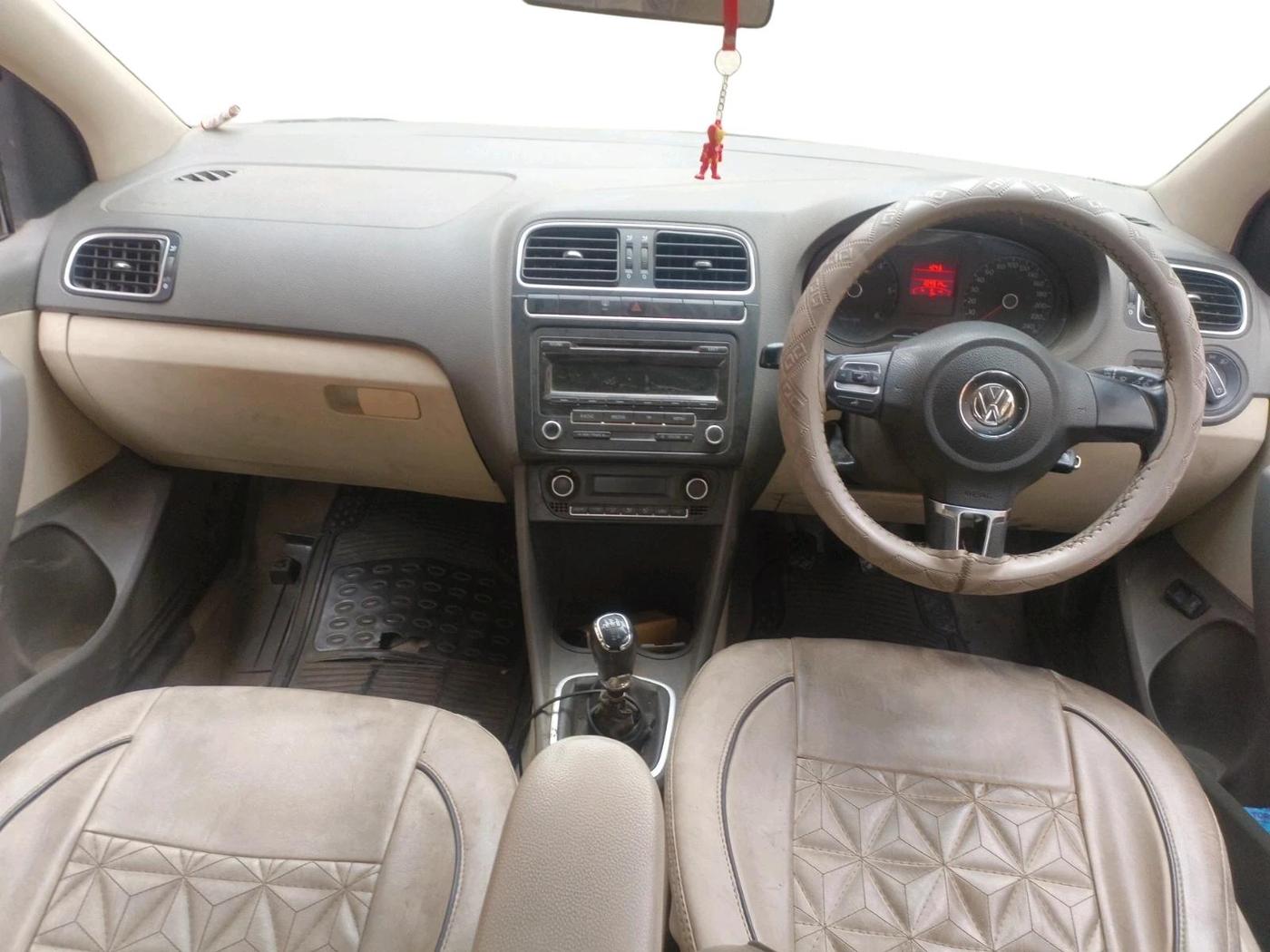 2013 Volkswagen Vento HIGHLINE DIESEL 1.6, Diesel, Manual, 1,04,914 km, interior