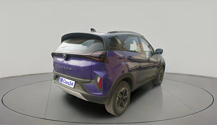 2024 Tata NEXON FEARLESS PURPLE + SUNROOF AMT DUAL TONE 1.5 DIESEL, Diesel, Automatic, 33,748 km, exterior