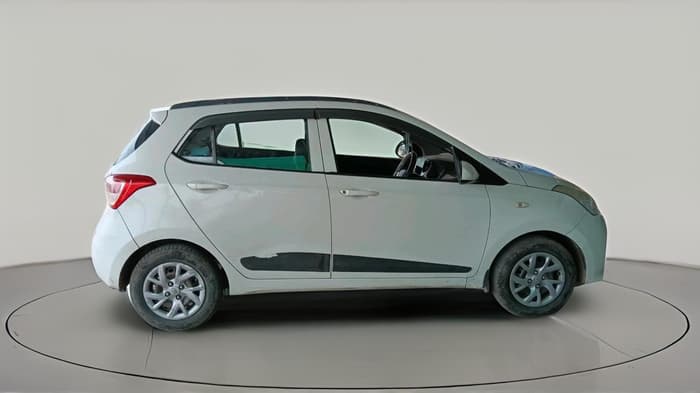 2017 Hyundai Grand i10 MAGNA 1.2 KAPPA VTVT, Petrol, Manual, 1,84,915 km, exterior