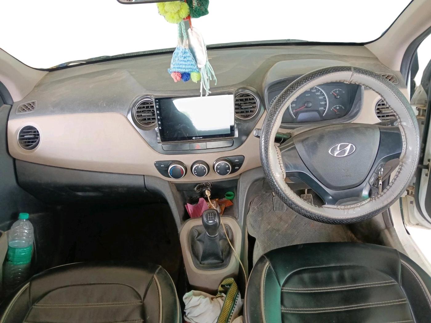 2017 Hyundai Grand i10 MAGNA 1.2 KAPPA VTVT, Petrol, Manual, 1,84,915 km, interior