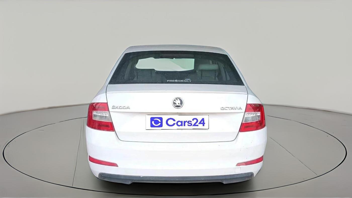 2015 Skoda Octavia ELEGANCE 1.8 TSI AT, CNG, Automatic, 1,23,003 km, exterior