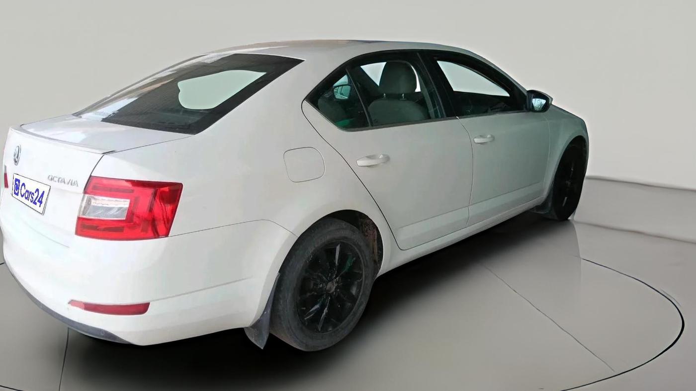 2015 Skoda Octavia ELEGANCE 1.8 TSI AT, CNG, Automatic, 1,23,003 km, exterior