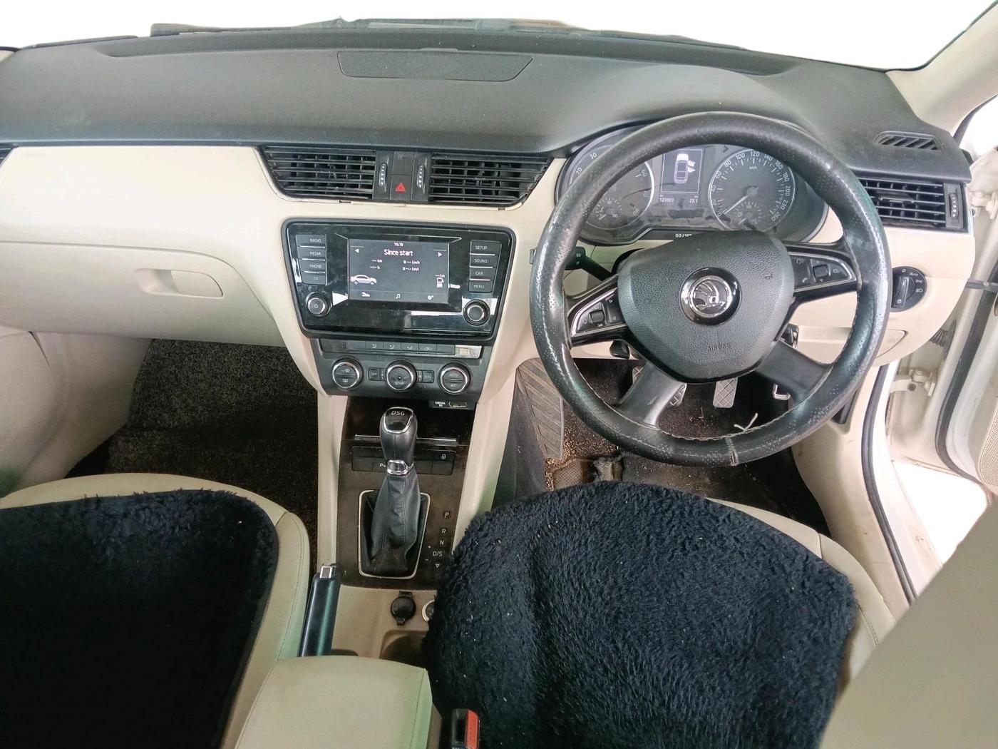 2015 Skoda Octavia ELEGANCE 1.8 TSI AT, CNG, Automatic, 1,23,003 km, interior