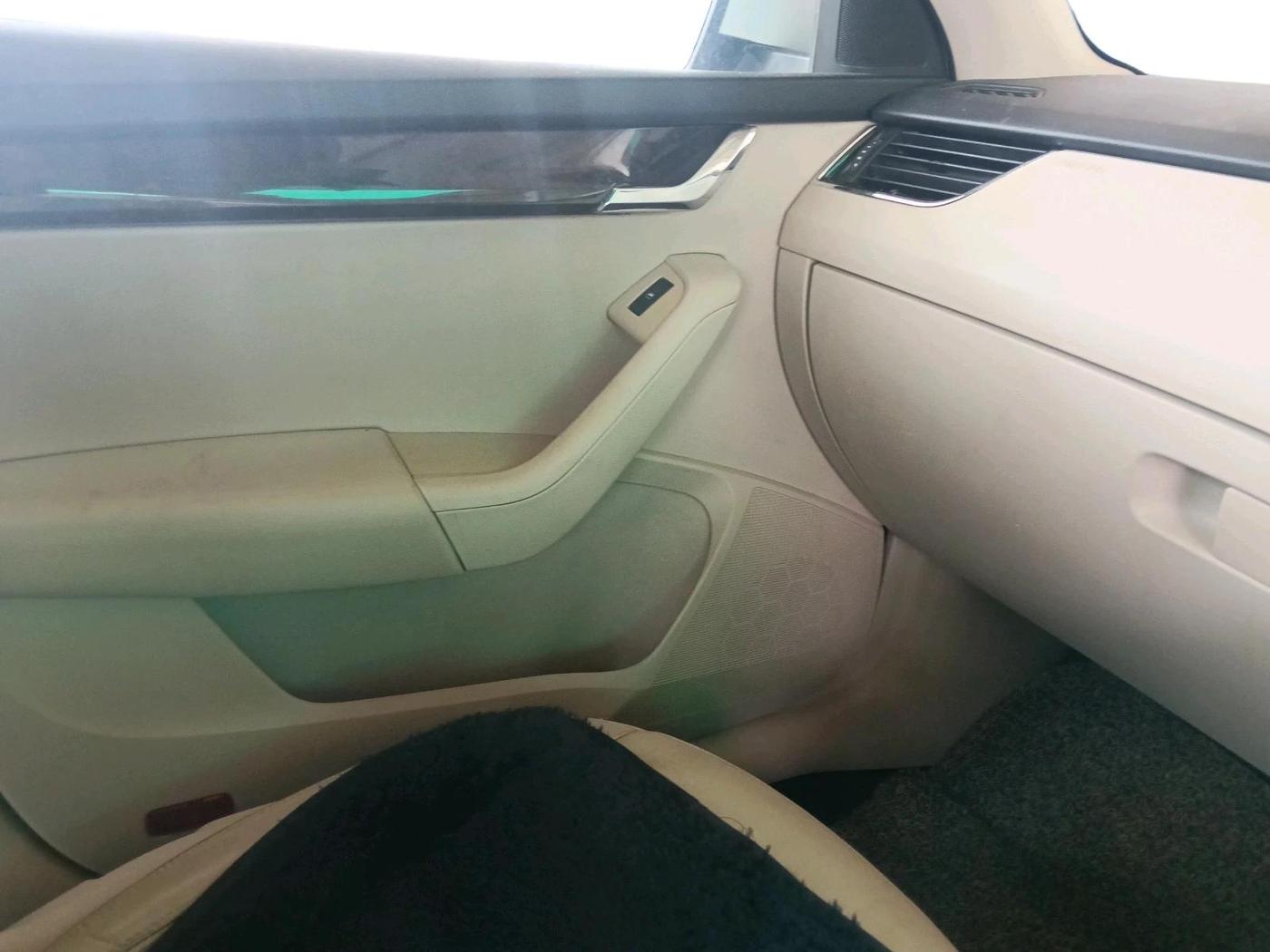 2015 Skoda Octavia ELEGANCE 1.8 TSI AT, CNG, Automatic, 1,23,003 km, interior