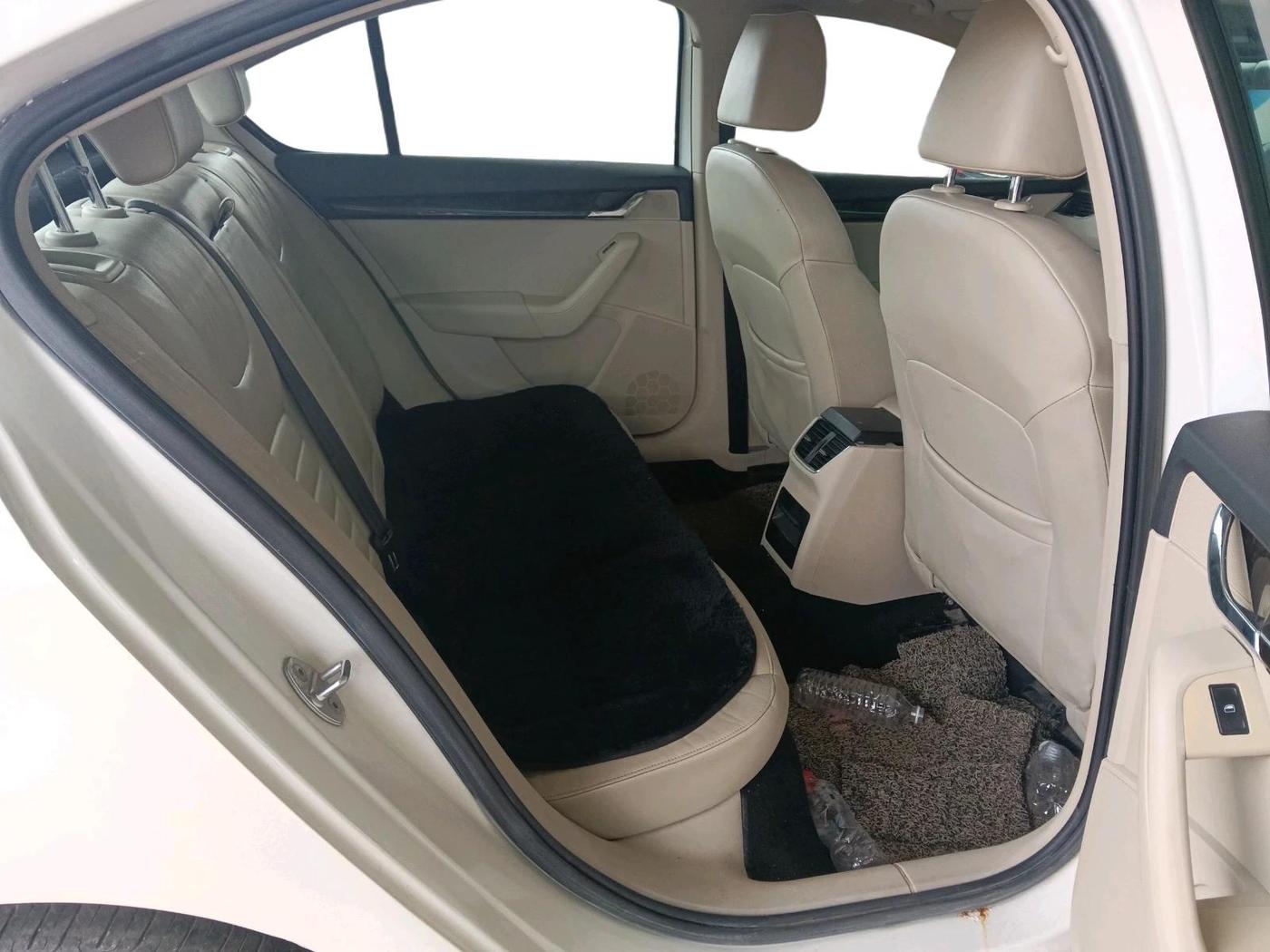2015 Skoda Octavia ELEGANCE 1.8 TSI AT, CNG, Automatic, 1,23,003 km, interior
