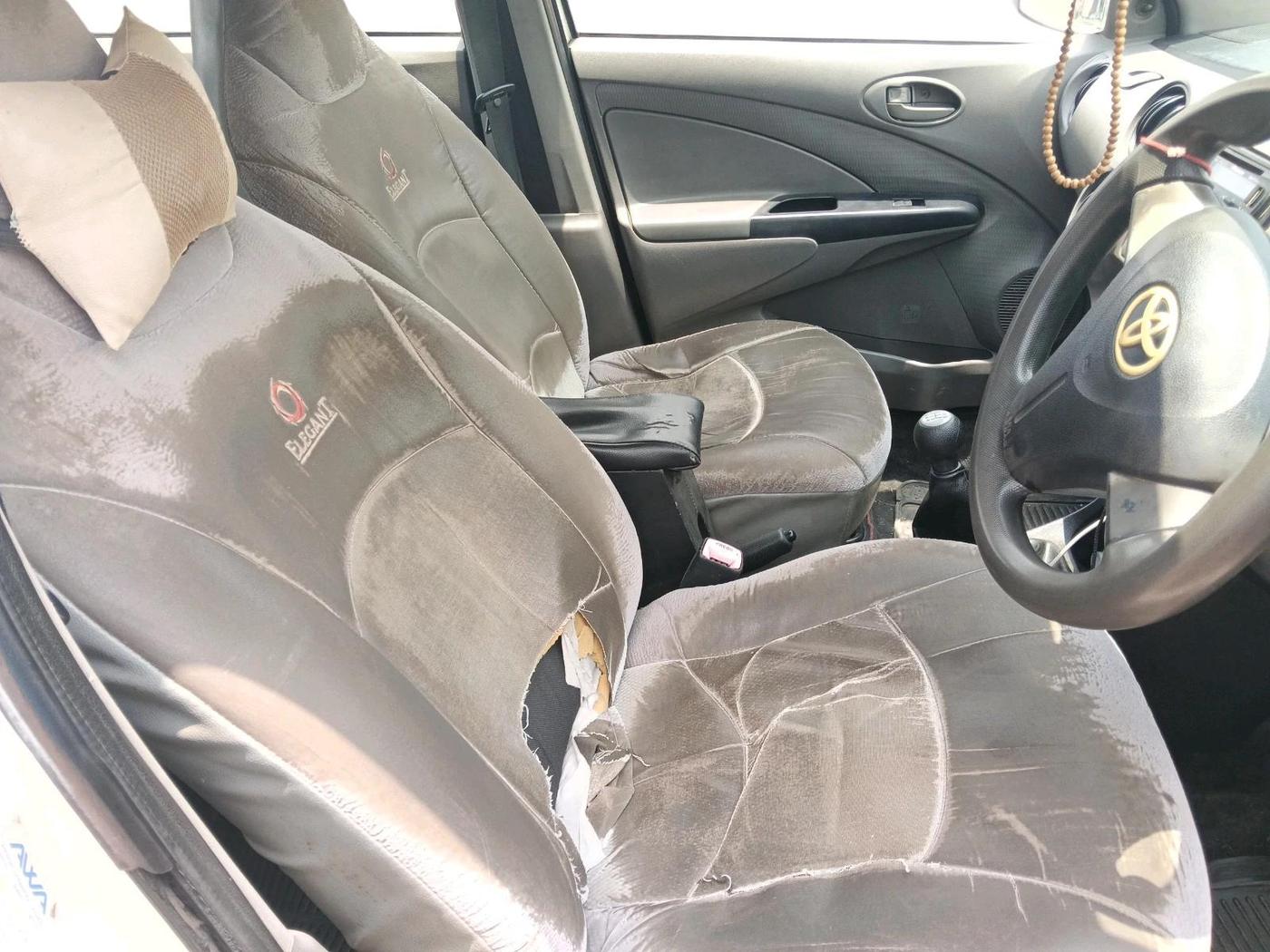 2011 Toyota Etios G, CNG, Manual, 1,50,298 km, interior