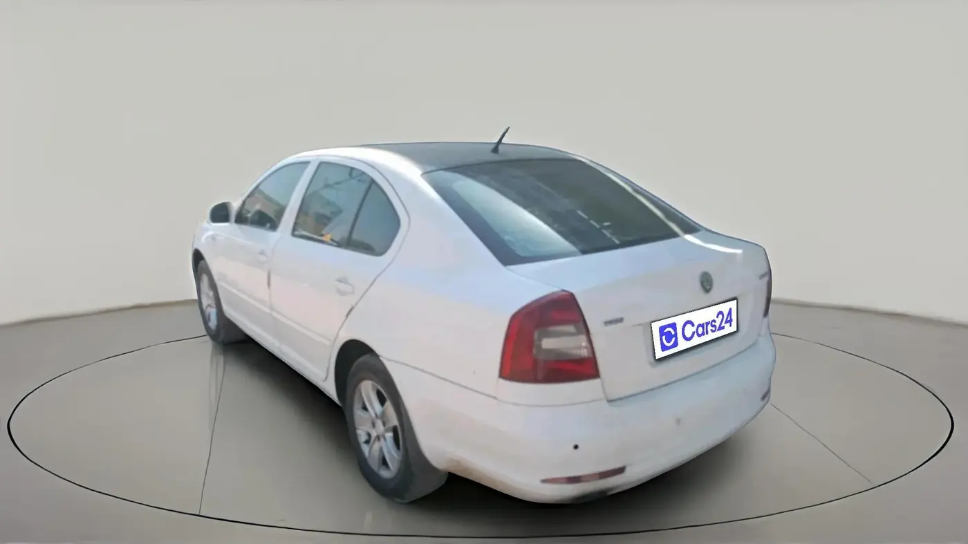 2012 Skoda Laura ELEGANCE 2.0 TDI CR AT, Diesel, Automatic, 1,08,091 km, exterior