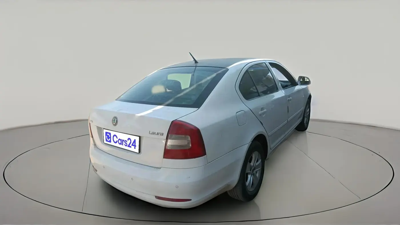 2012 Skoda Laura ELEGANCE 2.0 TDI CR AT, Diesel, Automatic, 1,08,091 km, exterior