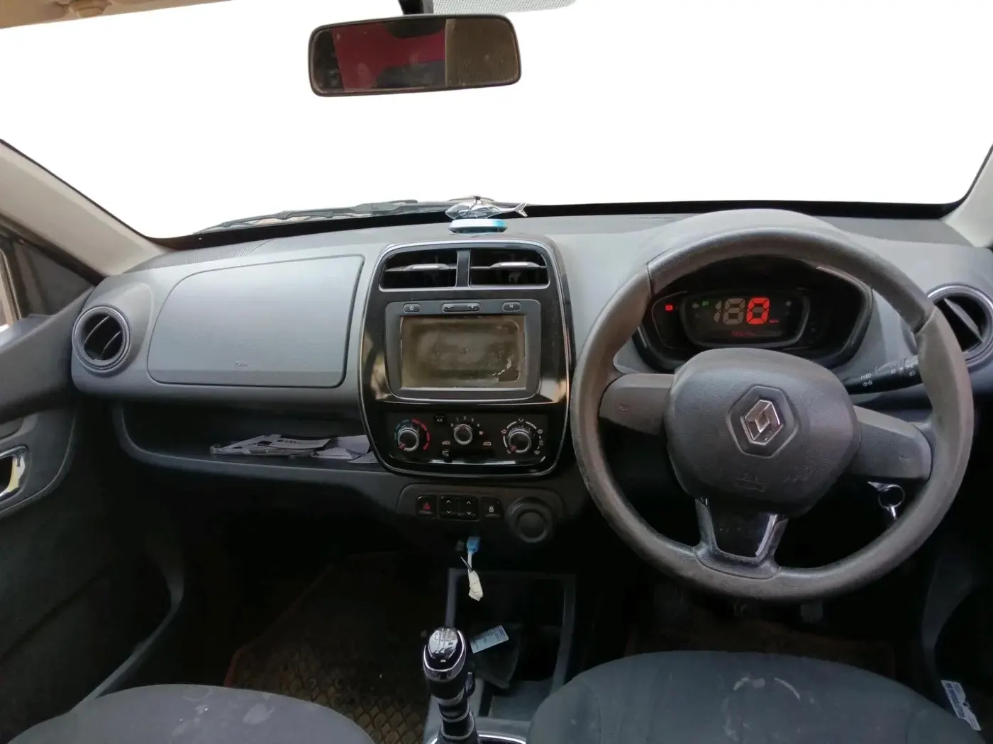 2019 Renault Kwid RXT 1.0 (O), Petrol, Manual, 70,074 km, interior