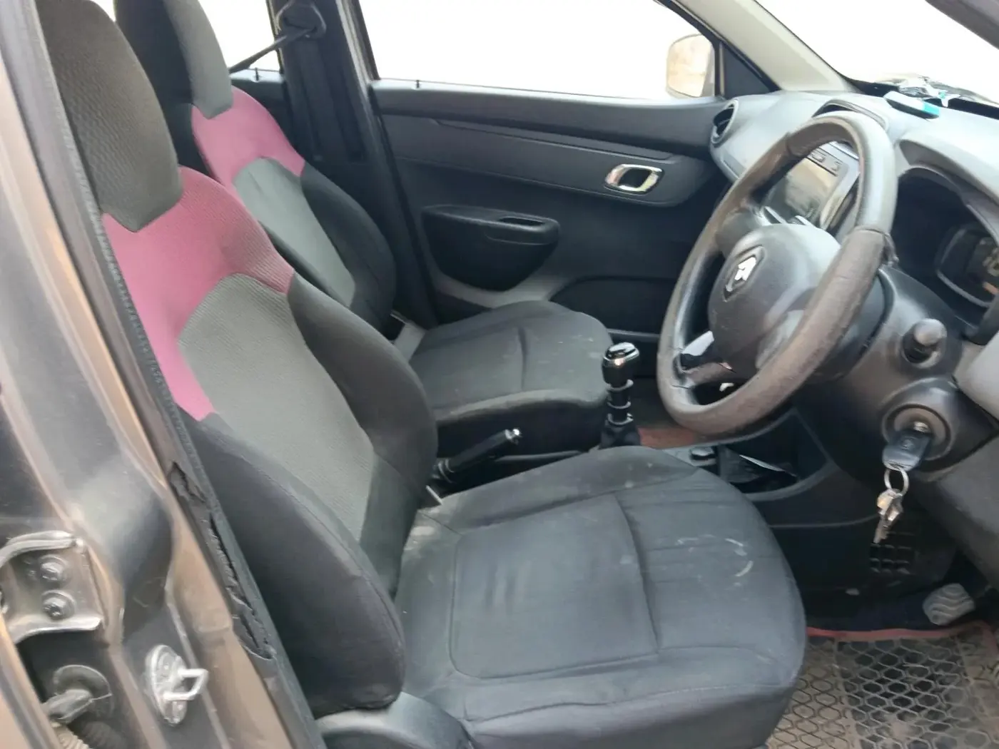 2019 Renault Kwid RXT 1.0 (O), Petrol, Manual, 70,074 km, interior