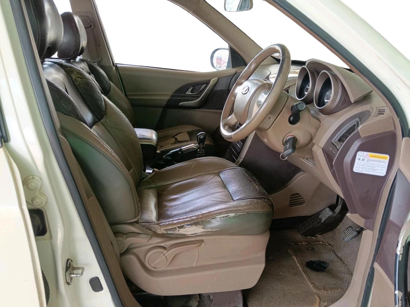 2012 Mahindra XUV500 W8, Diesel, Manual, 1,57,079 km, interior