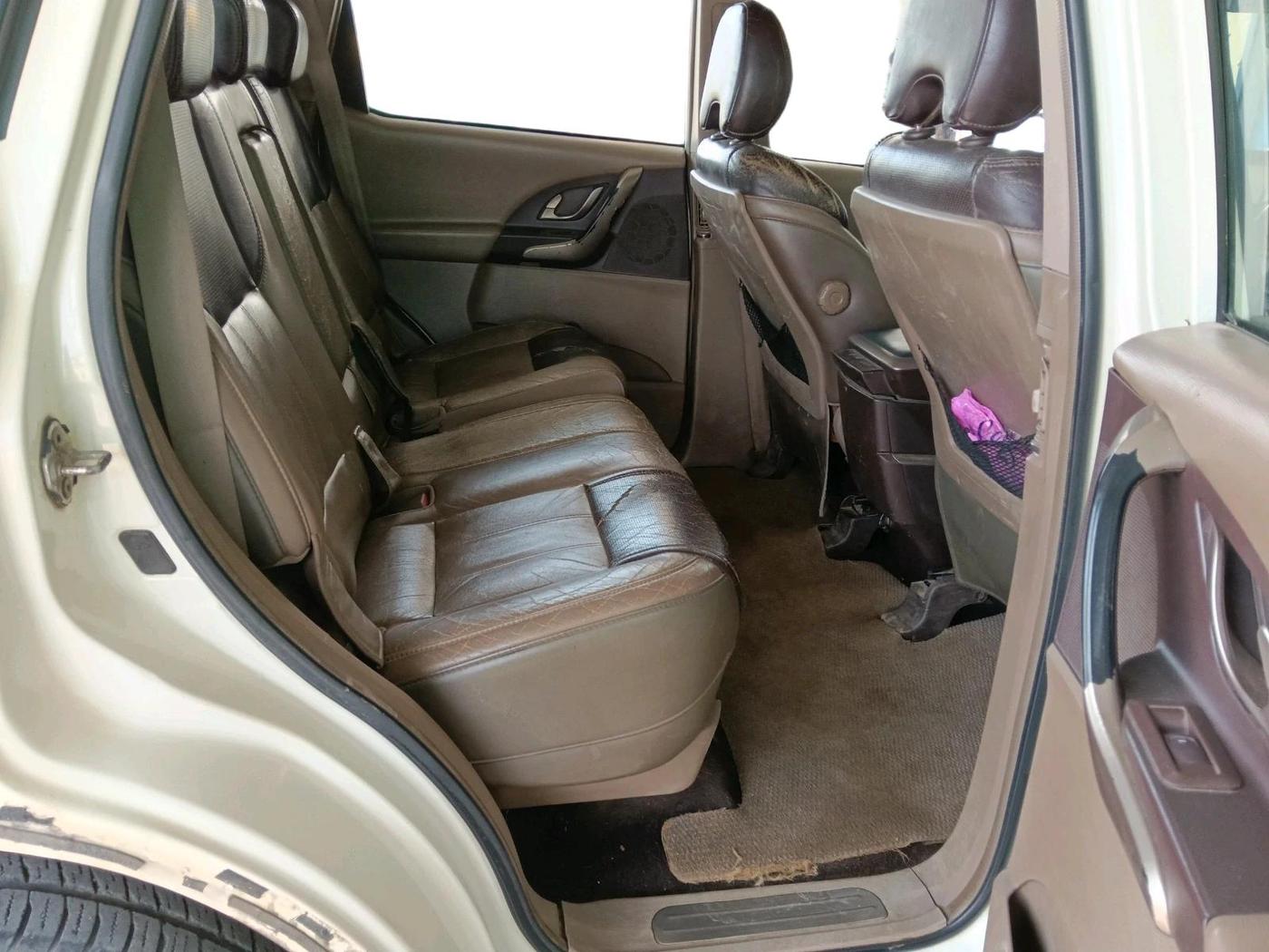 2012 Mahindra XUV500 W8, Diesel, Manual, 1,57,079 km, interior