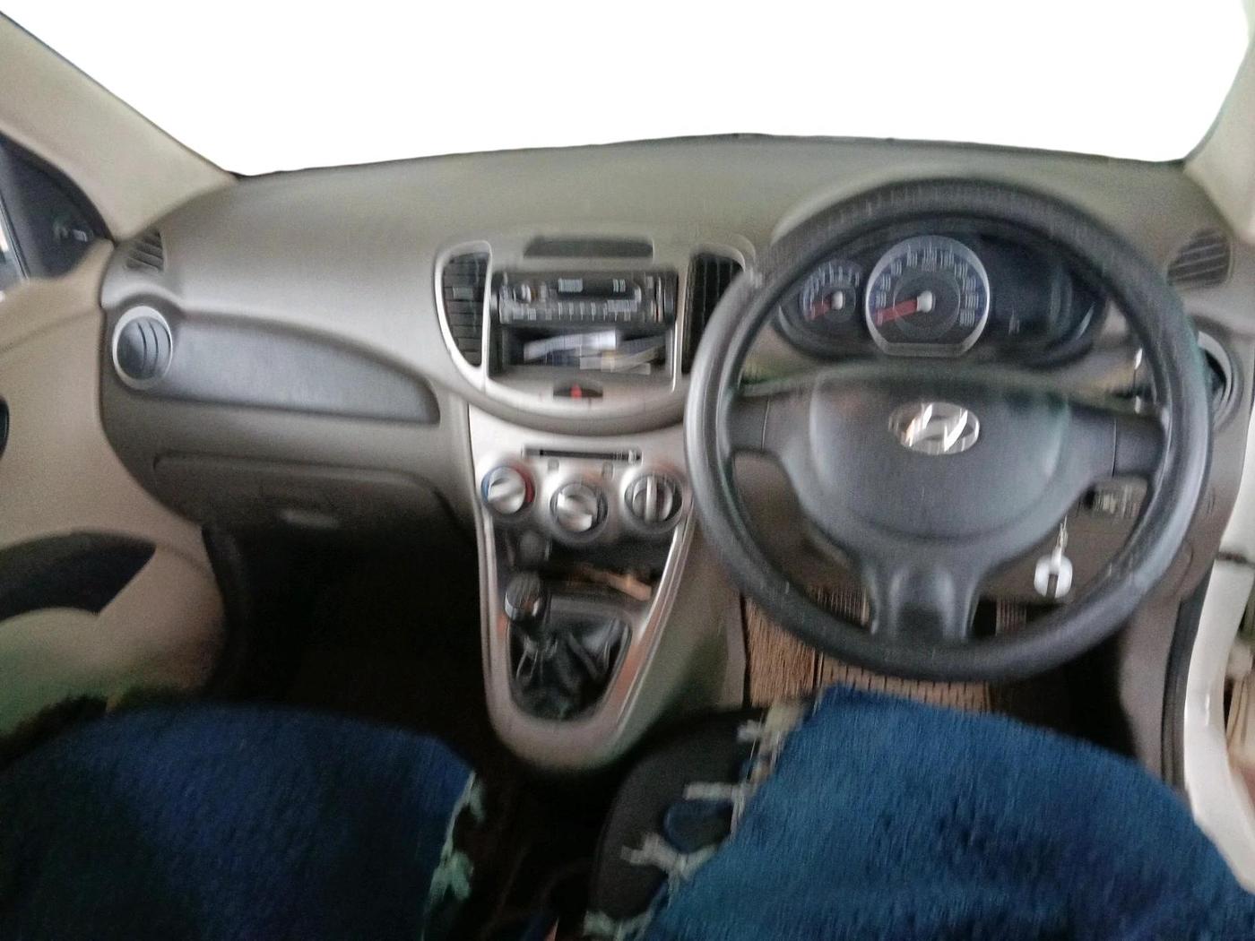 2014 Hyundai i10 MAGNA 1.1, CNG, Manual, 1,83,392 km, interior