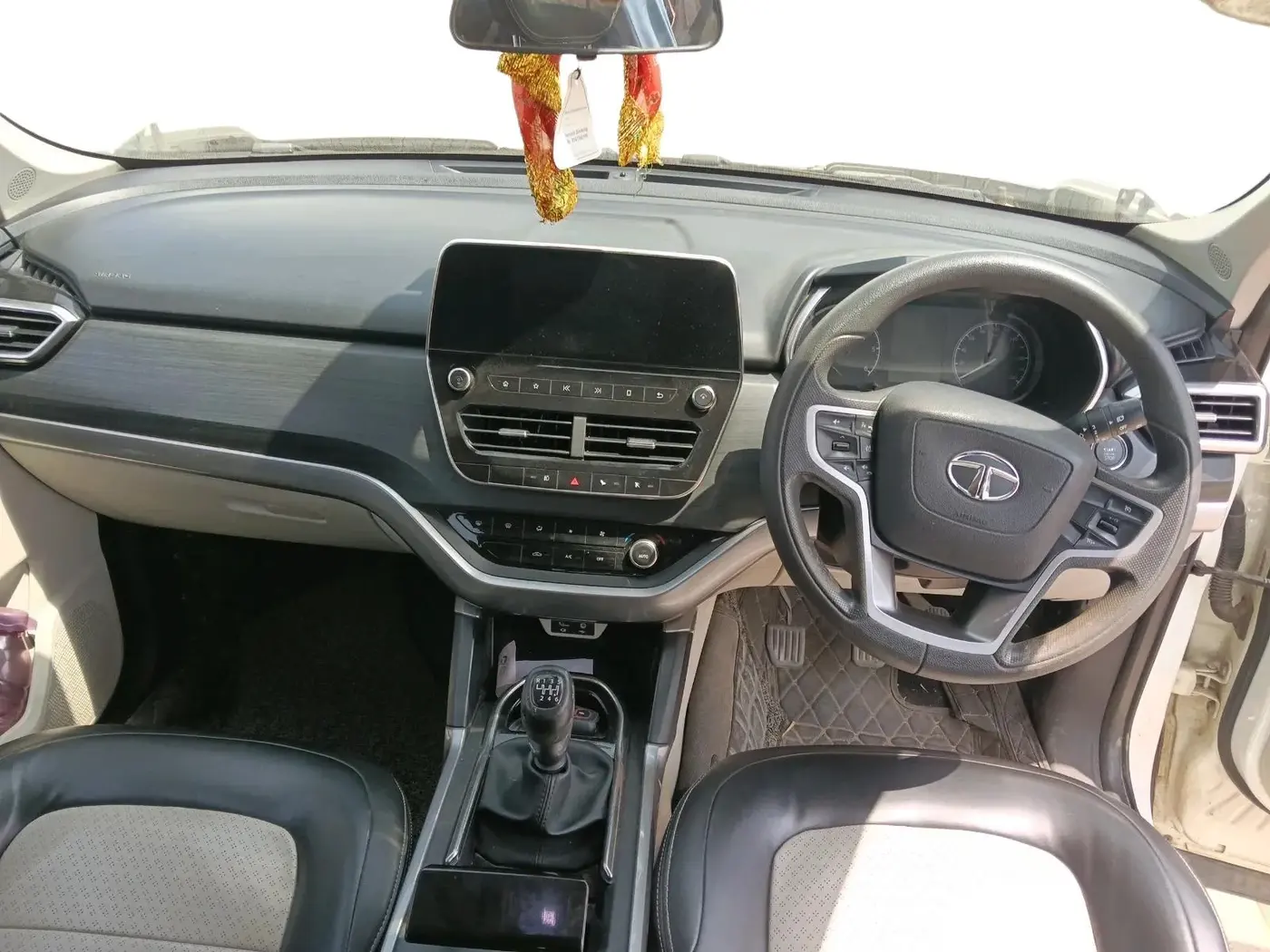 2021 Tata Safari XT, Diesel, Manual, 1,38,000 km, interior