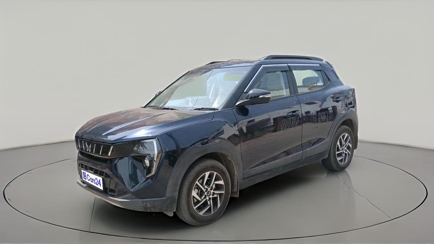 2025 Mahindra XUV 3XO AX5 1.5 Turbo Diesel Autoshift Plus, Diesel, Automatic, 5,204 km, exterior