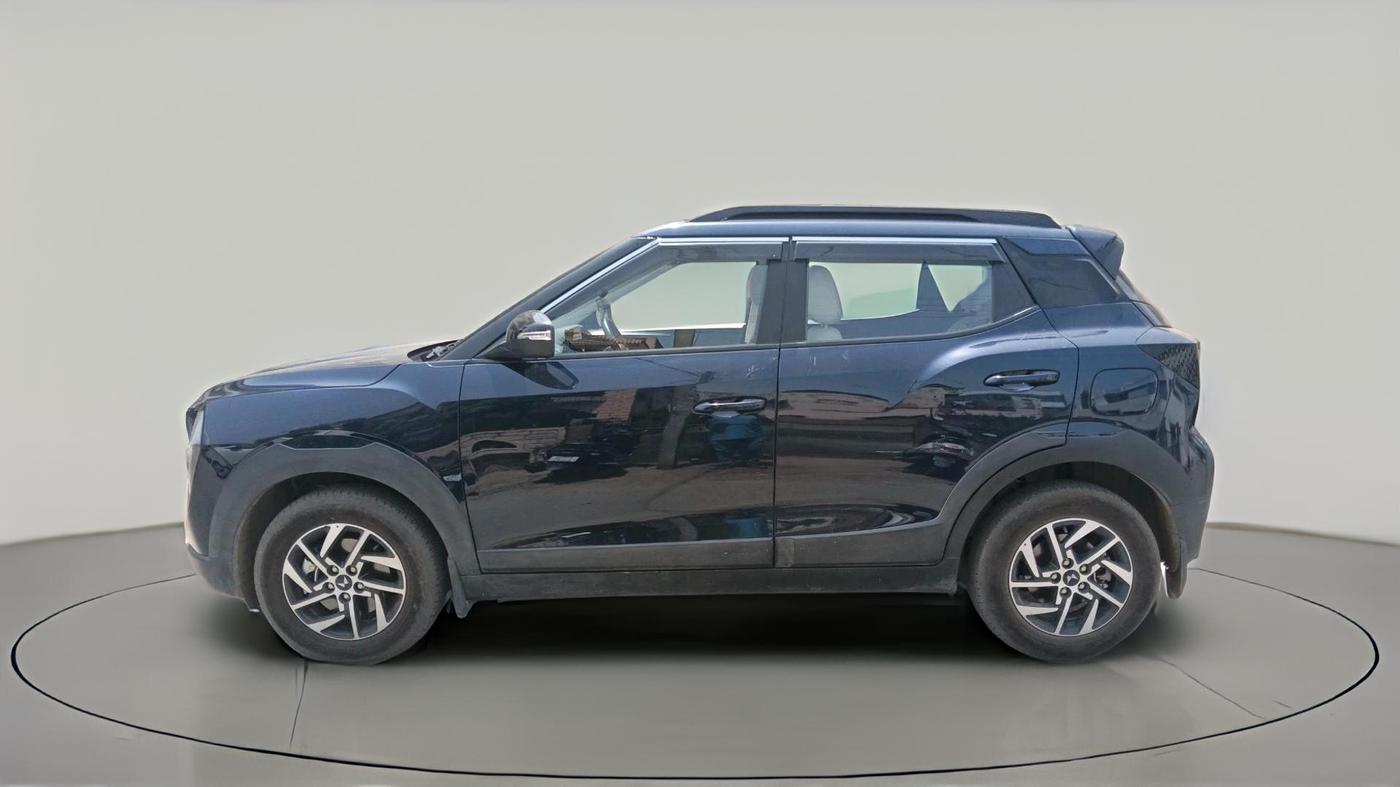 2025 Mahindra XUV 3XO AX5 1.5 Turbo Diesel Autoshift Plus, Diesel, Automatic, 5,204 km, exterior