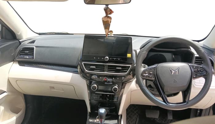 2025 Mahindra XUV 3XO AX5 1.5 Turbo Diesel Autoshift Plus, Diesel, Automatic, 5,204 km, interior