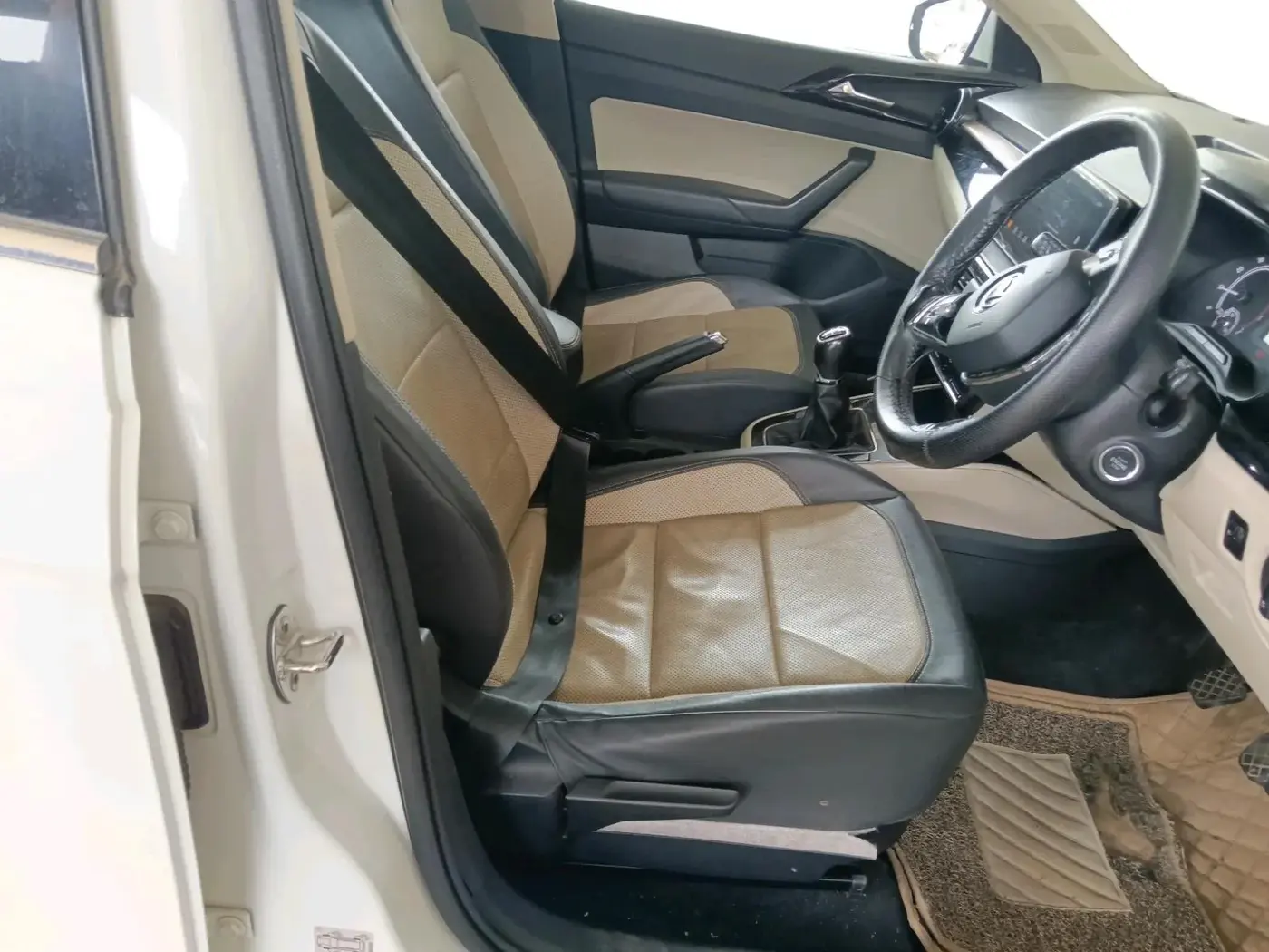 2022 Skoda SLAVIA STYLE 1.0L TSI MT, Petrol, Manual, 47,153 km, interior