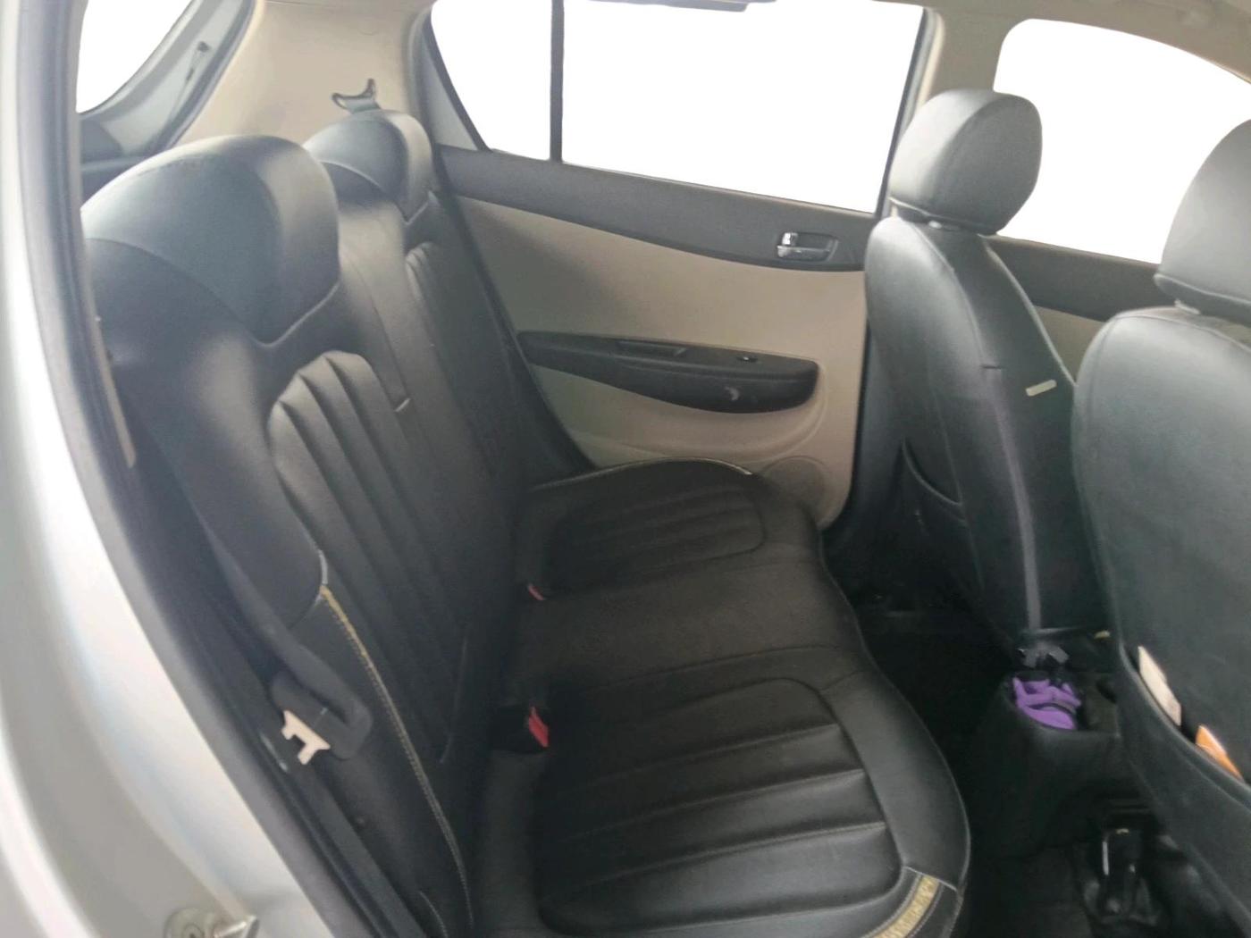 2013 Hyundai i20 MAGNA (O) 1.2, Petrol, Manual, 70,215 km, interior