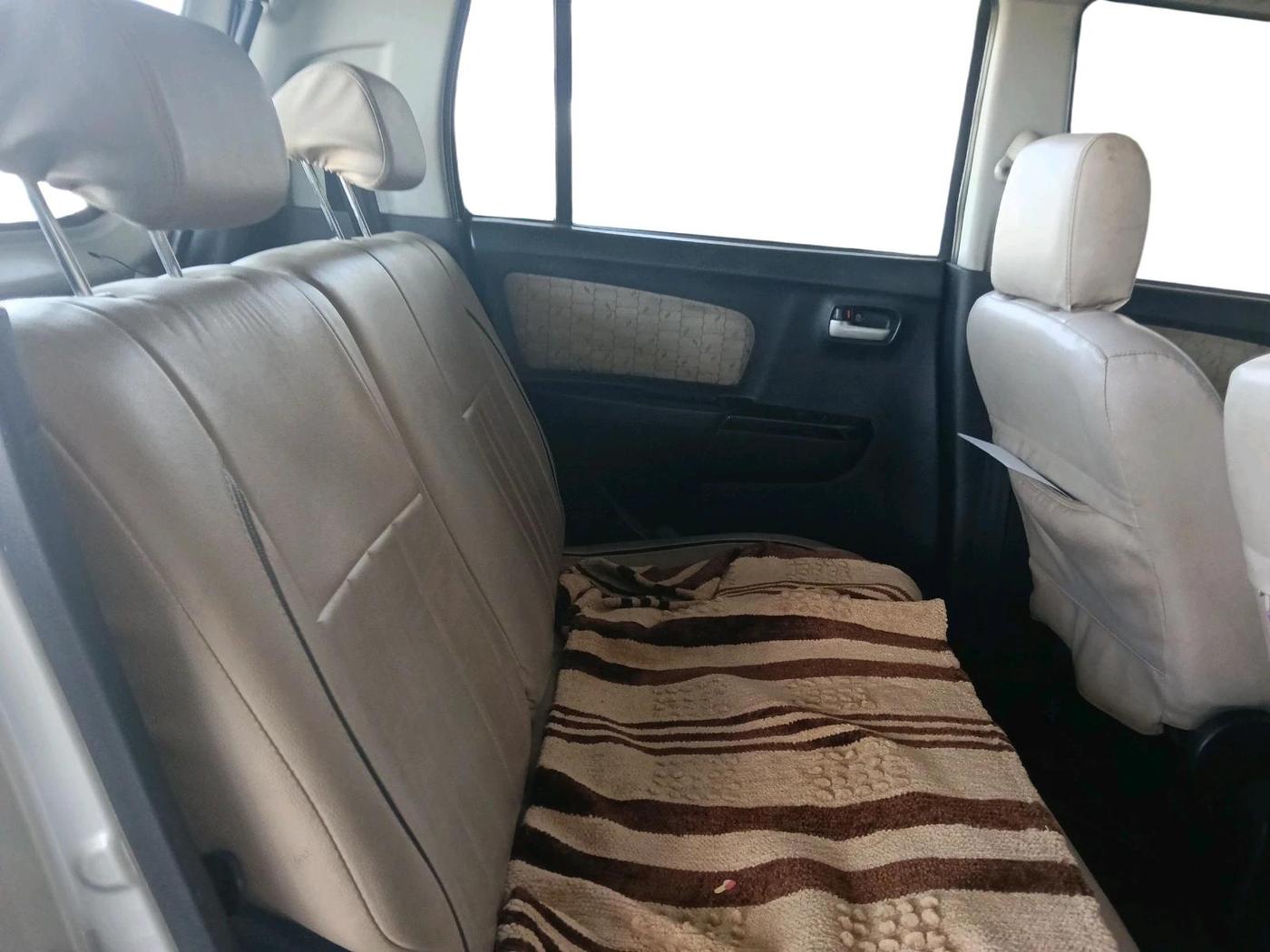 2017 Maruti Wagon R 1.0 VXI AMT, Petrol, Automatic, 92,604 km, interior
