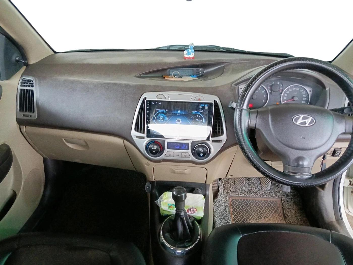 2011 Hyundai i20 MAGNA 1.2, CNG, Manual, 1,64,949 km, interior
