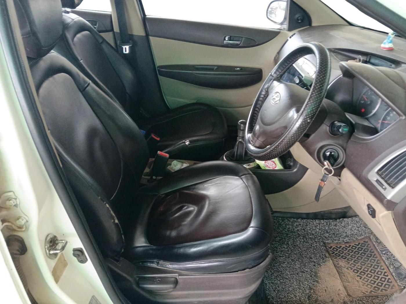 2011 Hyundai i20 MAGNA 1.2, CNG, Manual, 1,64,949 km, interior