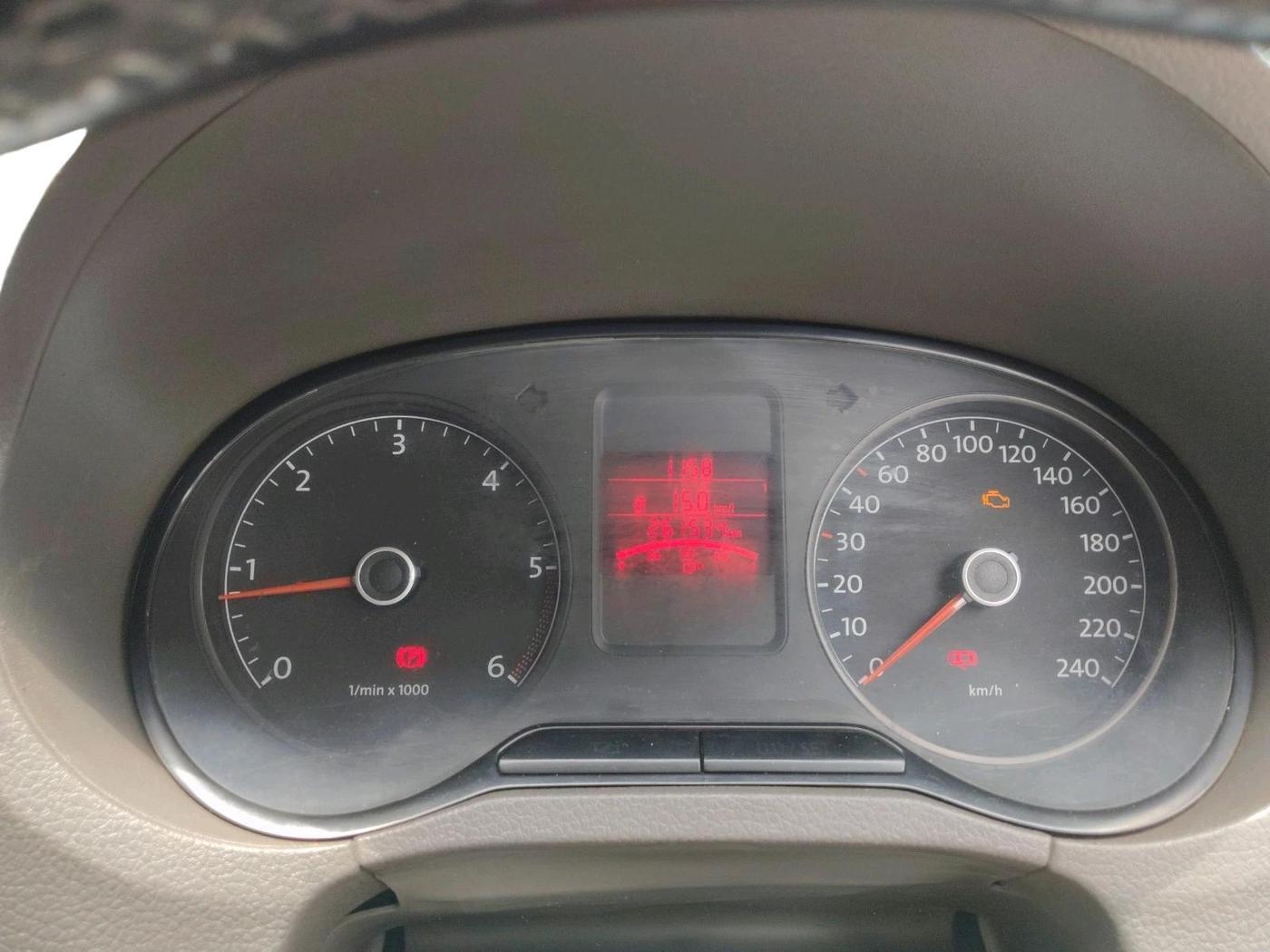 2012 Volkswagen Vento HIGHLINE DIESEL 1.6, Diesel, Manual, 2,61,534 km, interior
