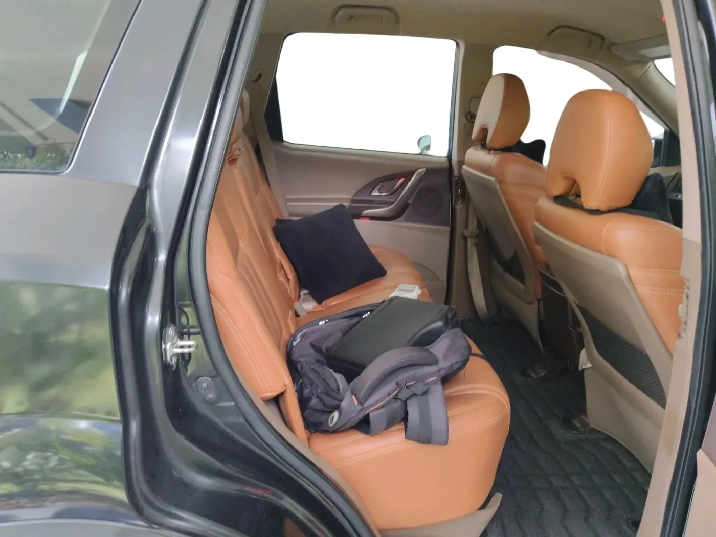 2013 Mahindra XUV500 W6, Diesel, Manual, 1,00,416 km, interior