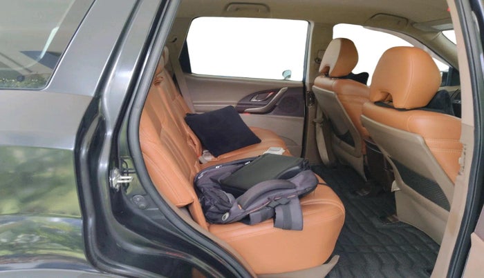 2013 Mahindra XUV500 W6, Diesel, Manual, 1,00,416 km, interior