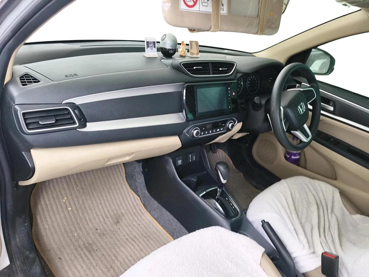 2022 Honda Amaze 1.2L I-VTEC VX CVT, Petrol, Automatic, 9,500 km, interior