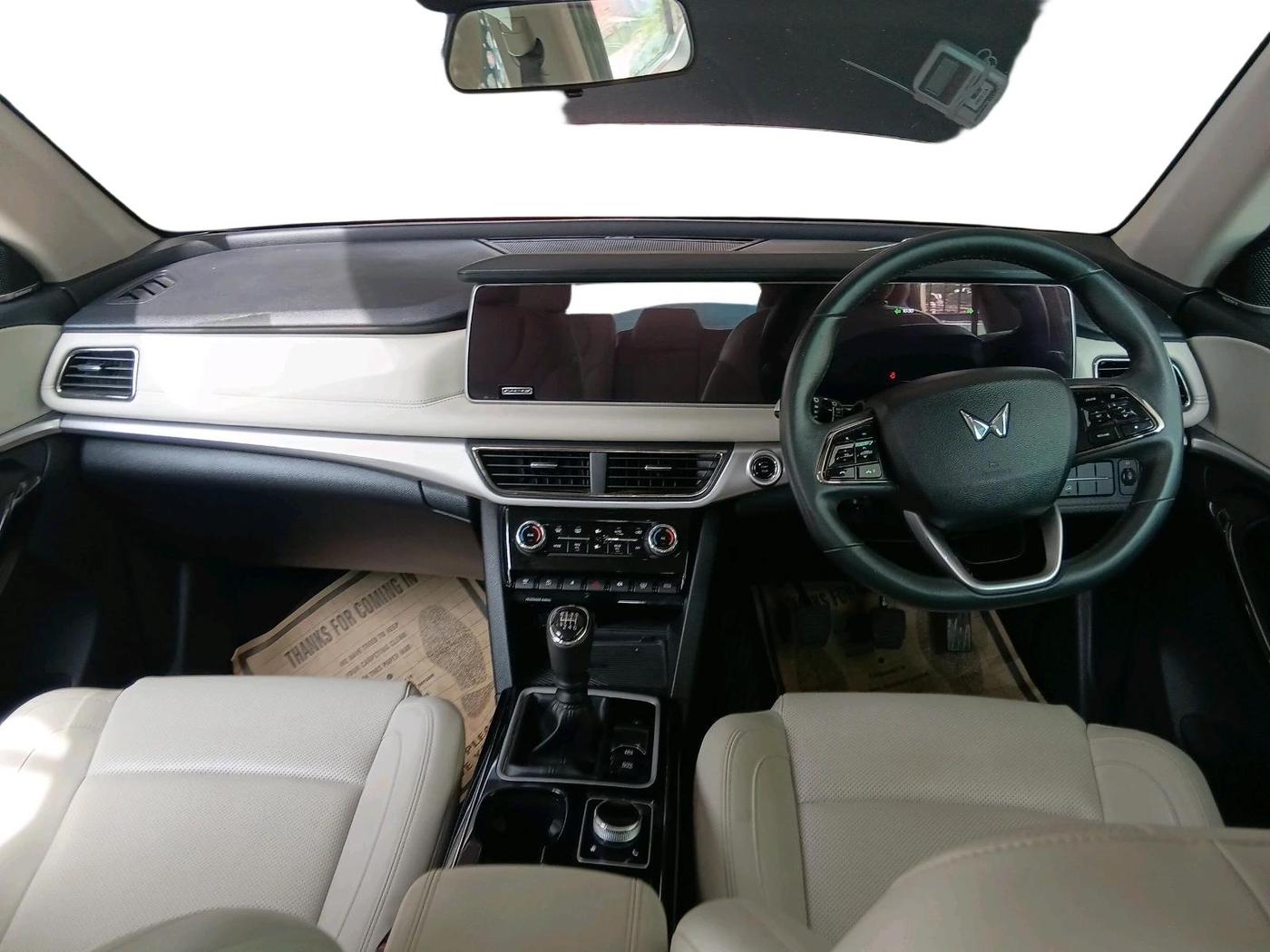2024 Mahindra XUV700 AX 7 LUXURY D MT 7 STR, Diesel, Manual, 20,084 km, interior