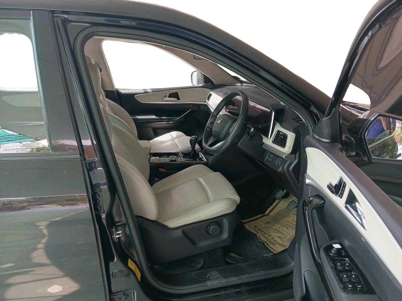 2024 Mahindra XUV700 AX 7 LUXURY D MT 7 STR, Diesel, Manual, 20,084 km, interior
