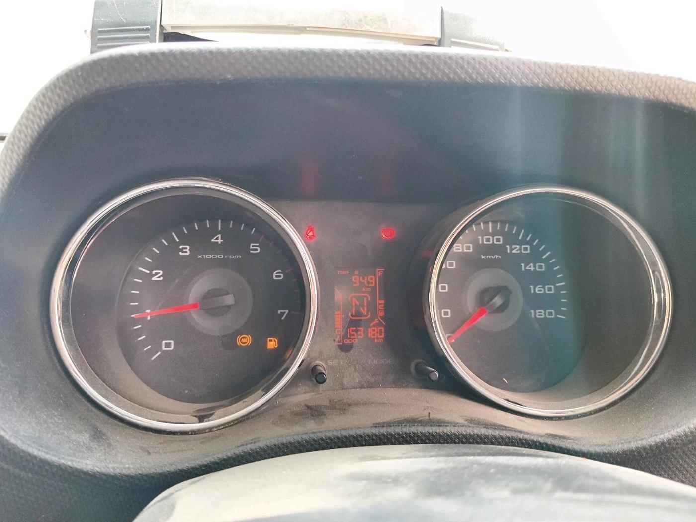 2018 Mahindra TUV300 T8, Diesel, Manual, 1,53,180 km, interior