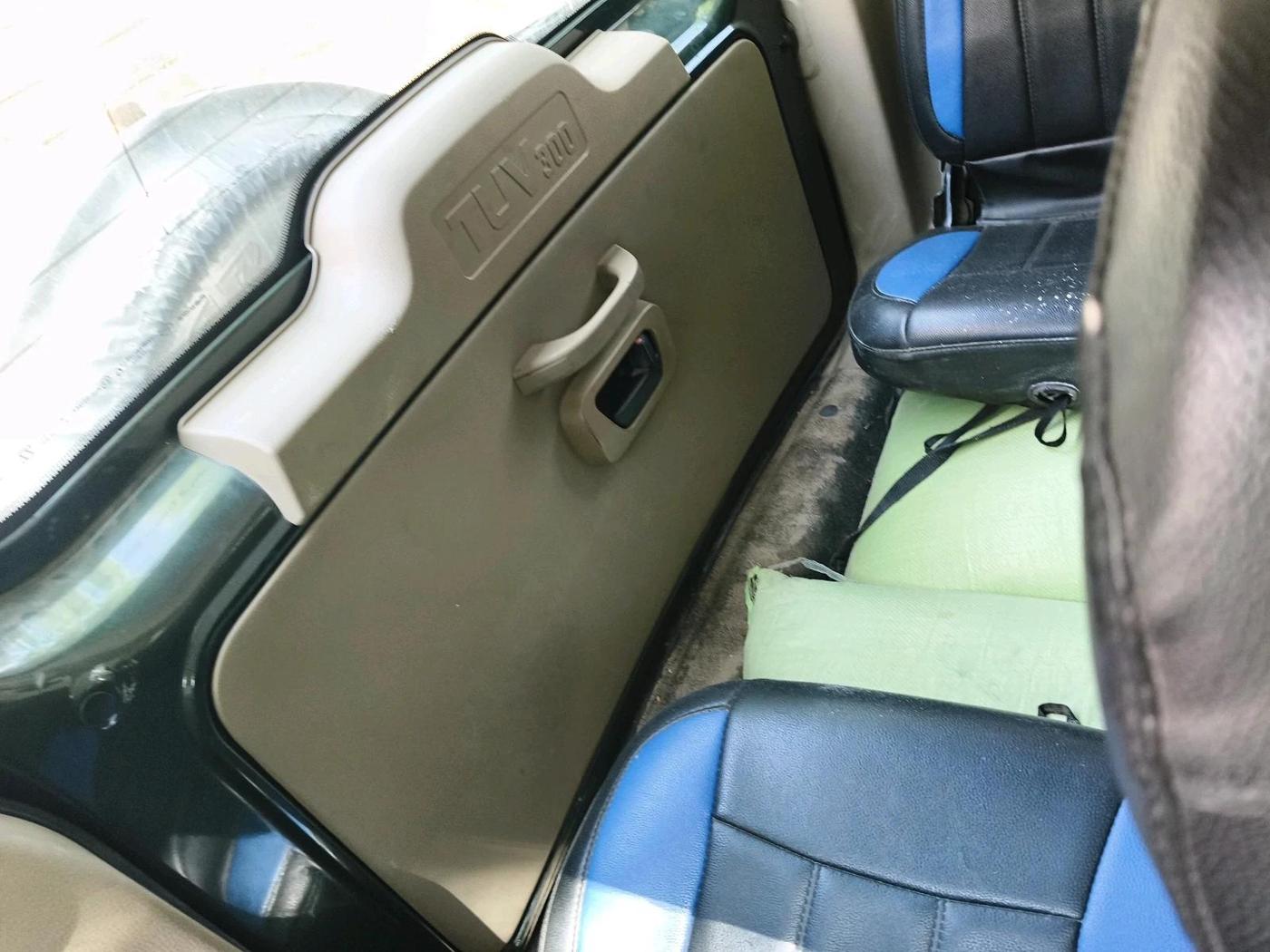 2018 Mahindra TUV300 T8, Diesel, Manual, 1,53,180 km, interior