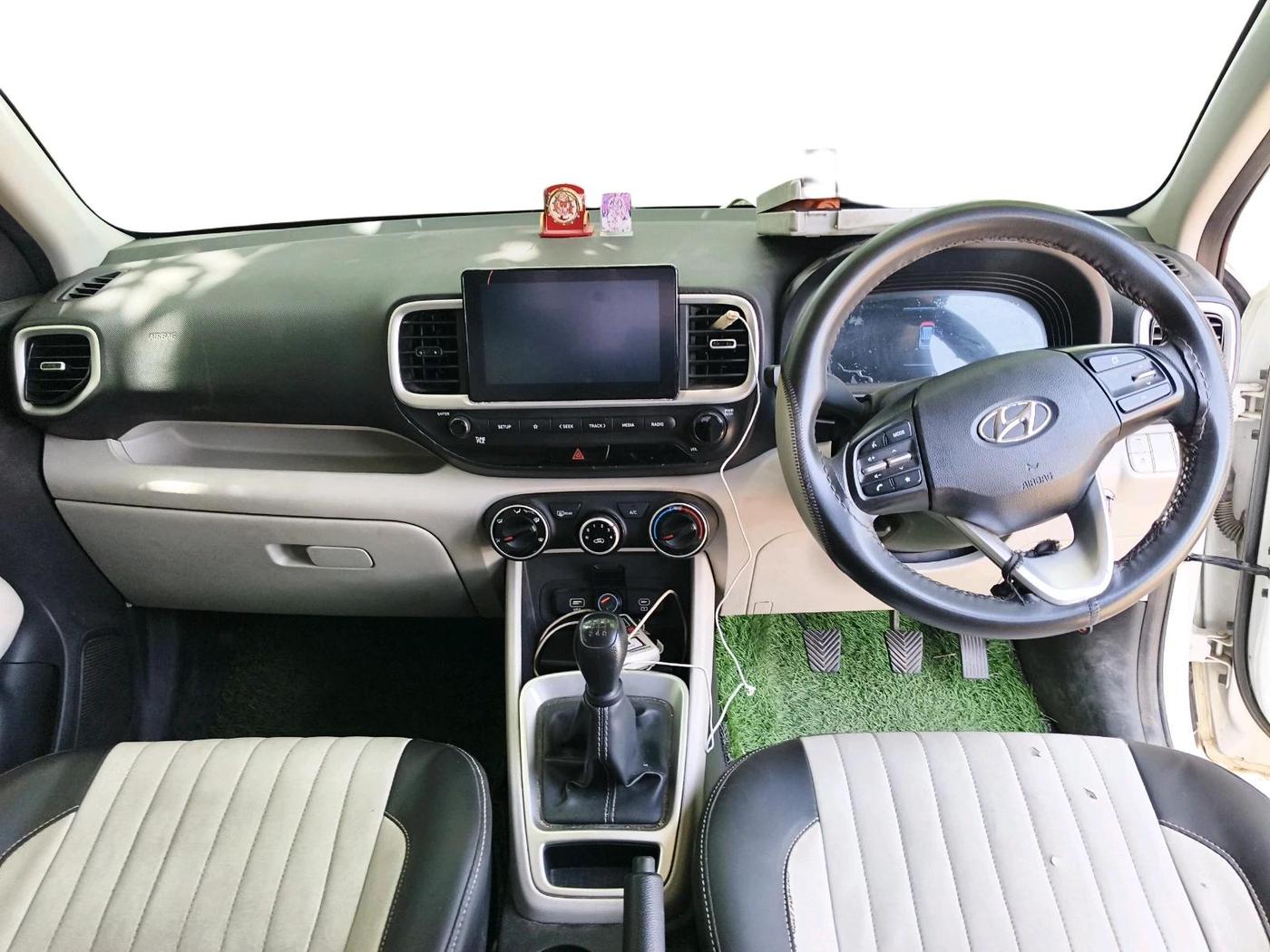 2024 Hyundai VENUE S 1.2, Petrol, Manual, 34,000 km, interior