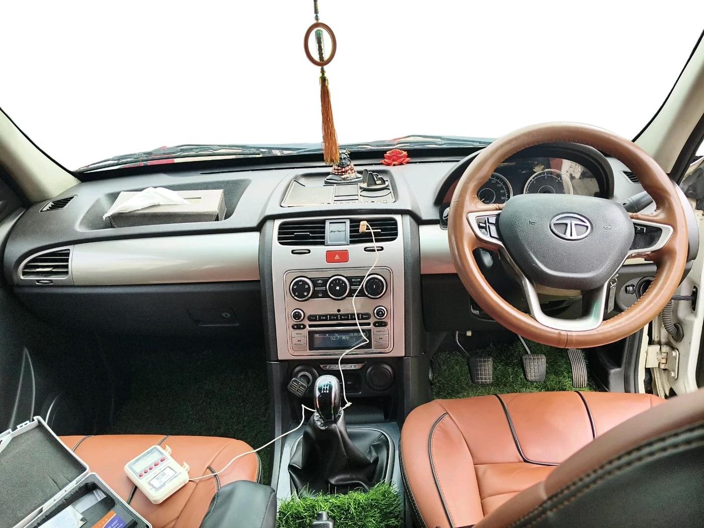 2016 Tata Safari Storme 2.2 EX 4X2, Diesel, Manual, 2,01,023 km, interior