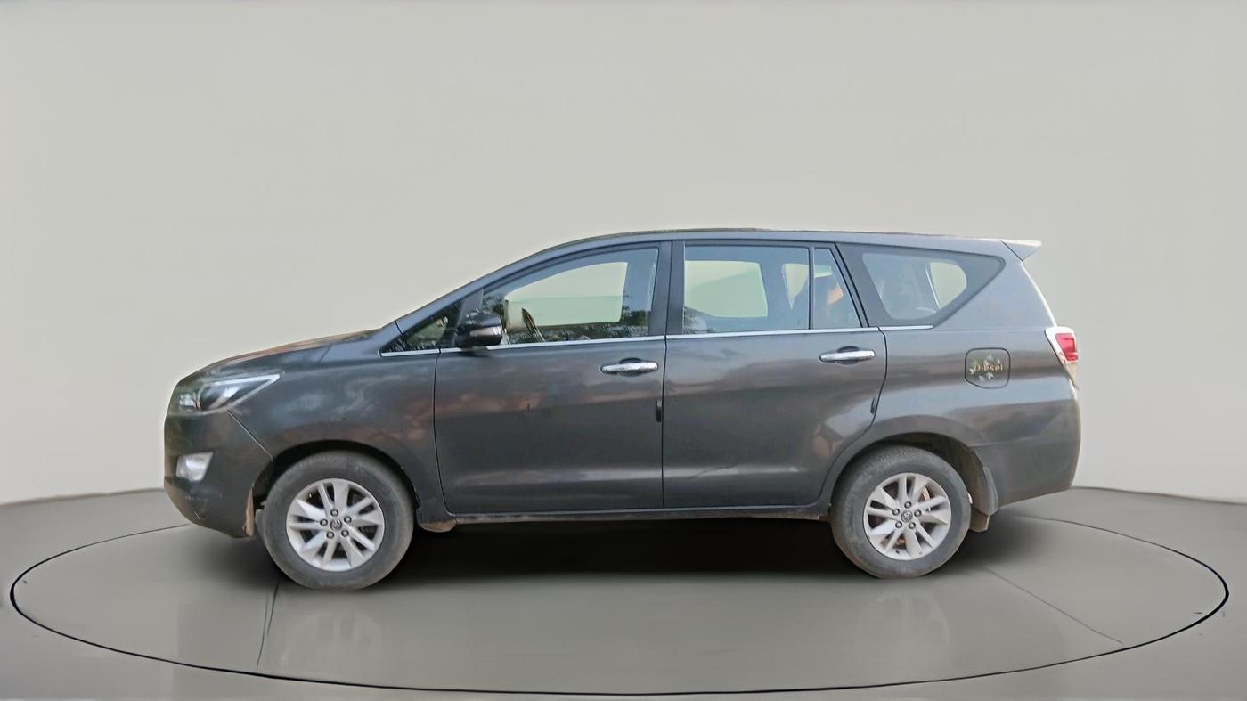 2016 Toyota Innova Crysta 2.4 VX 7 STR, Diesel, Manual, 2,54,698 km, exterior