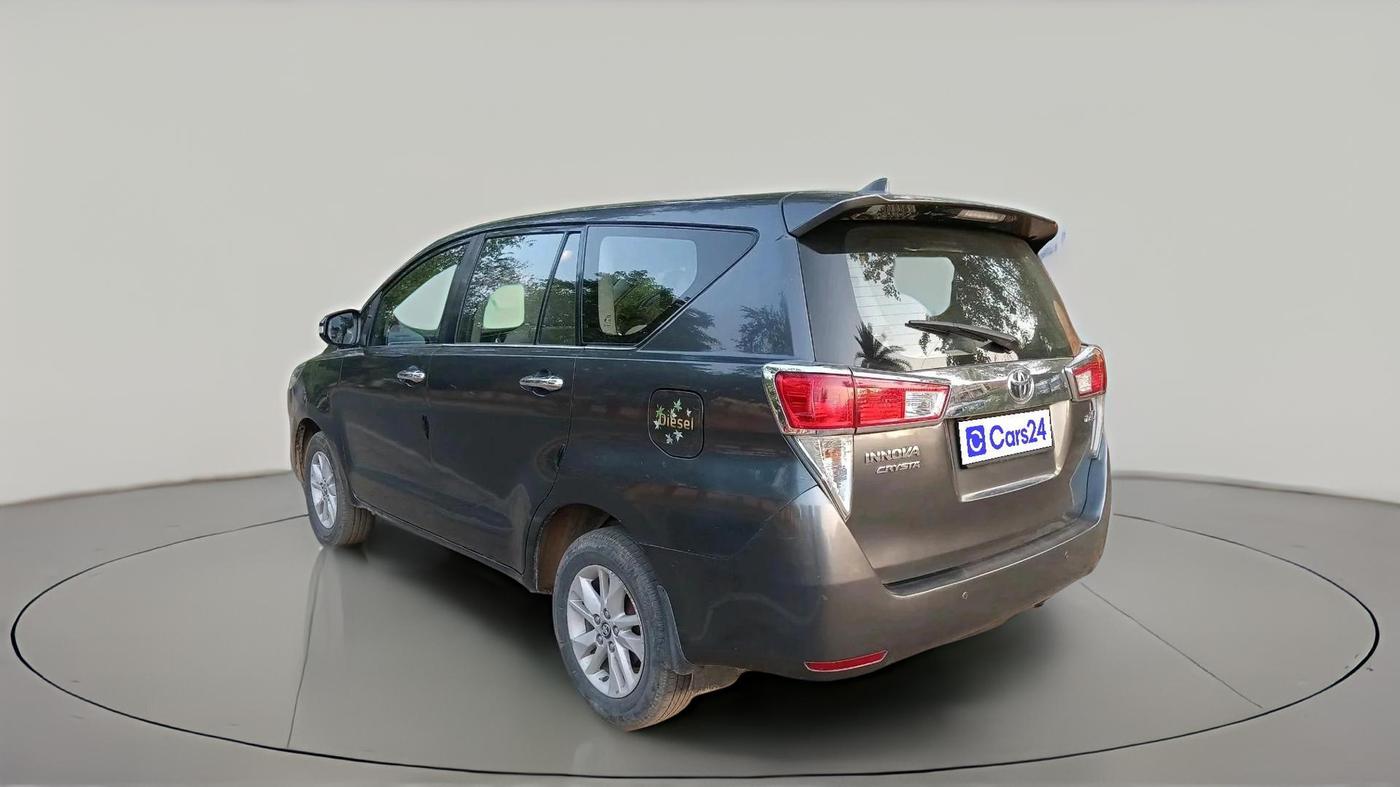 2016 Toyota Innova Crysta 2.4 VX 7 STR, Diesel, Manual, 2,54,698 km, exterior