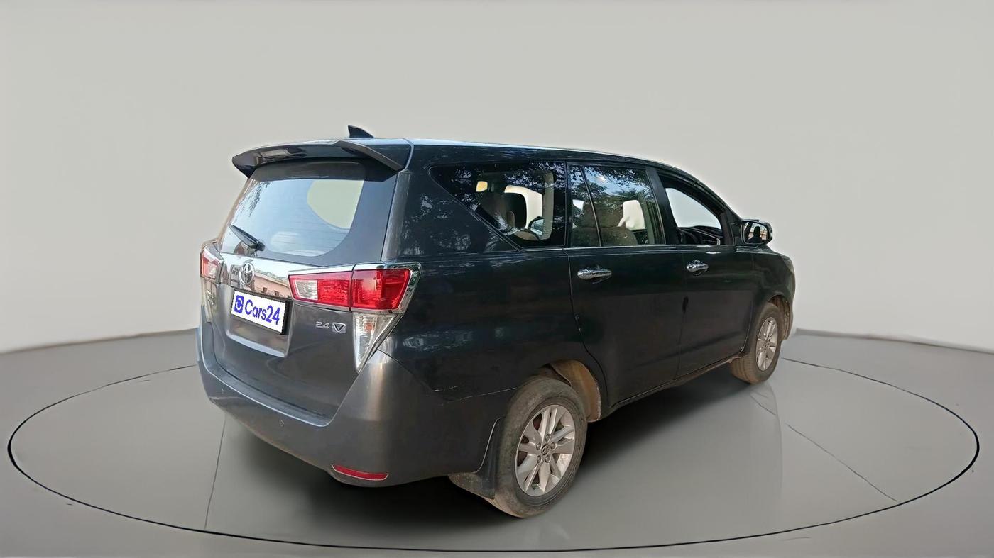 2016 Toyota Innova Crysta 2.4 VX 7 STR, Diesel, Manual, 2,54,698 km, exterior