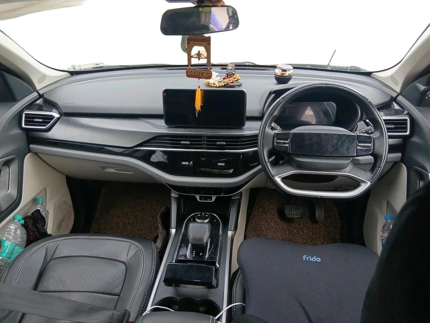 2025 Tata Safari PURE PLUS S AT, Diesel, Automatic, 16,162 km, interior