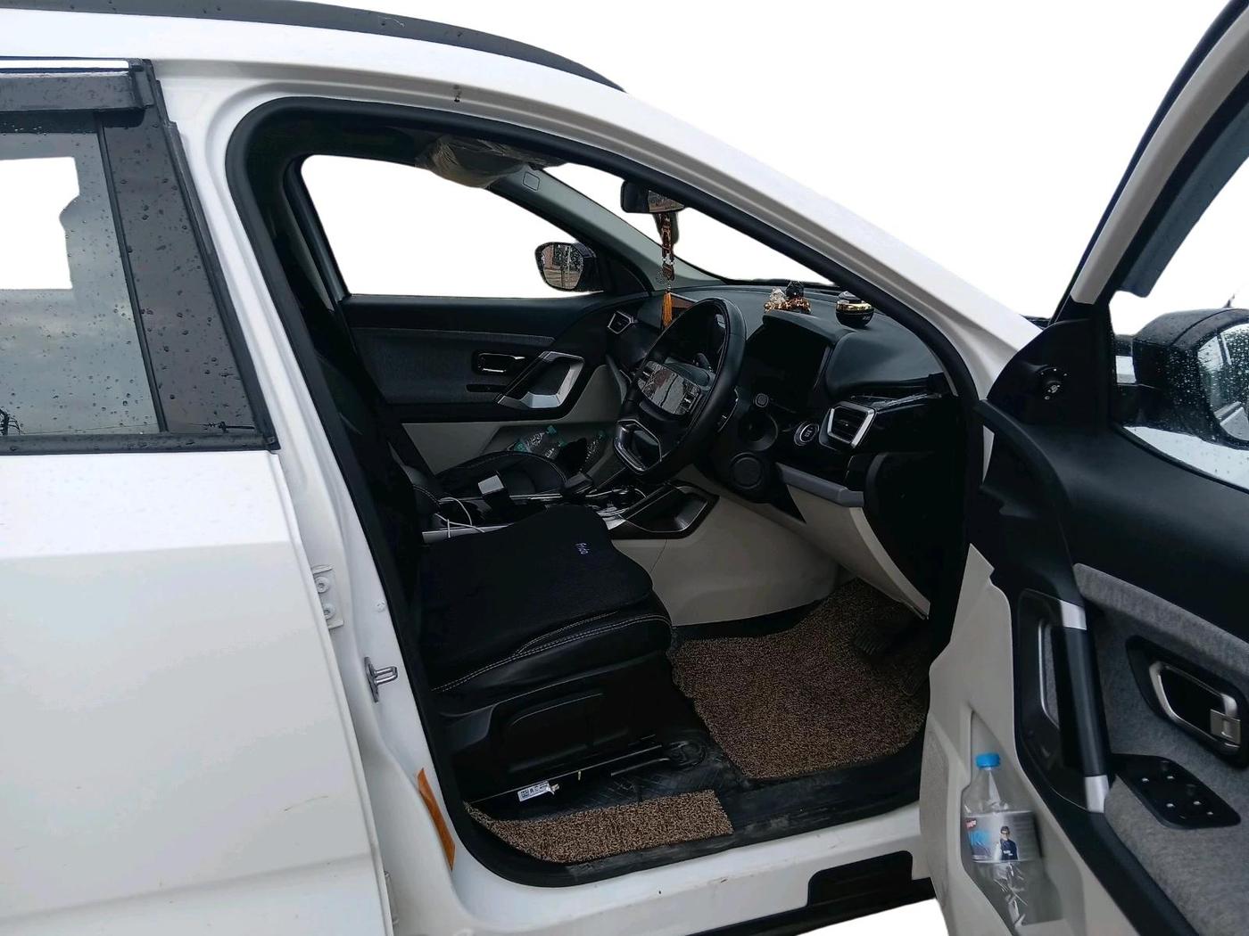 2025 Tata Safari PURE PLUS S AT, Diesel, Automatic, 16,162 km, interior