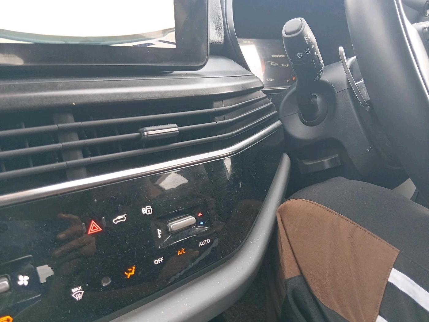 2025 Tata Safari PURE PLUS S AT, Diesel, Automatic, 16,162 km, interior
