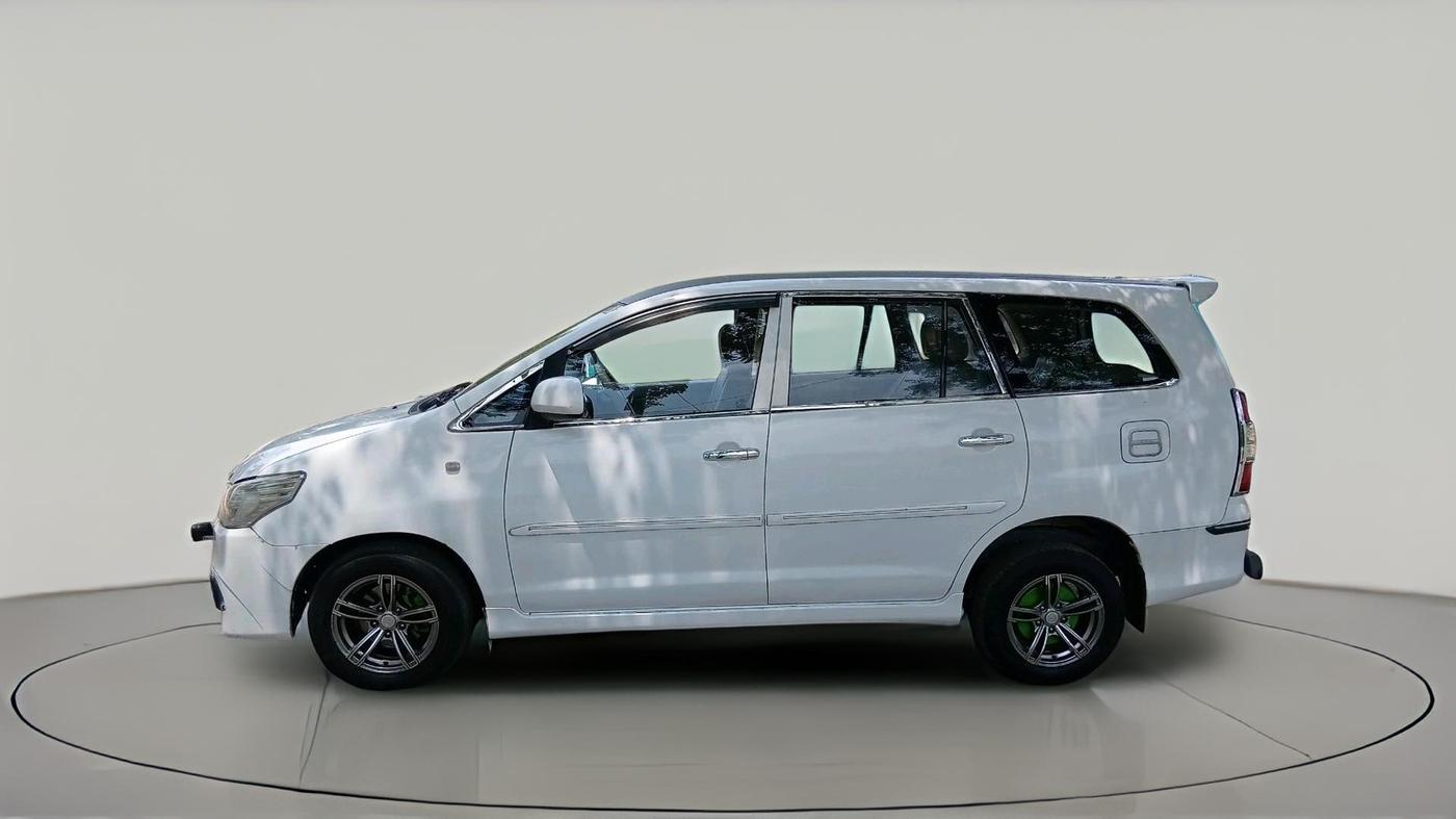 2012 Toyota Innova GX 2.5 7 STR, Diesel, Manual, 2,15,993 km, exterior