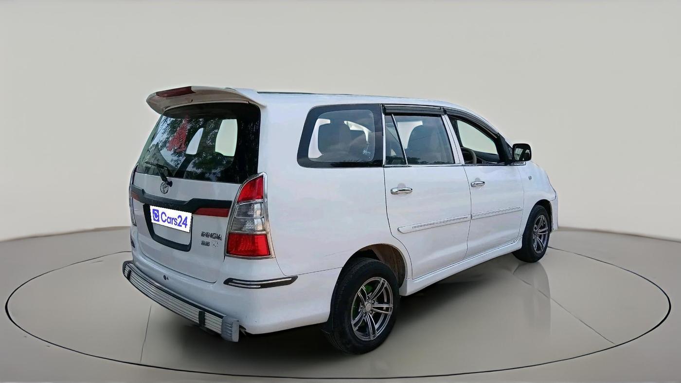 2012 Toyota Innova GX 2.5 7 STR, Diesel, Manual, 2,15,993 km, exterior