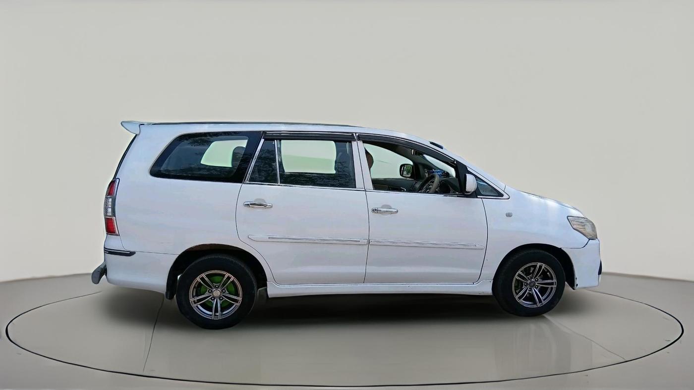 2012 Toyota Innova GX 2.5 7 STR, Diesel, Manual, 2,15,993 km, exterior