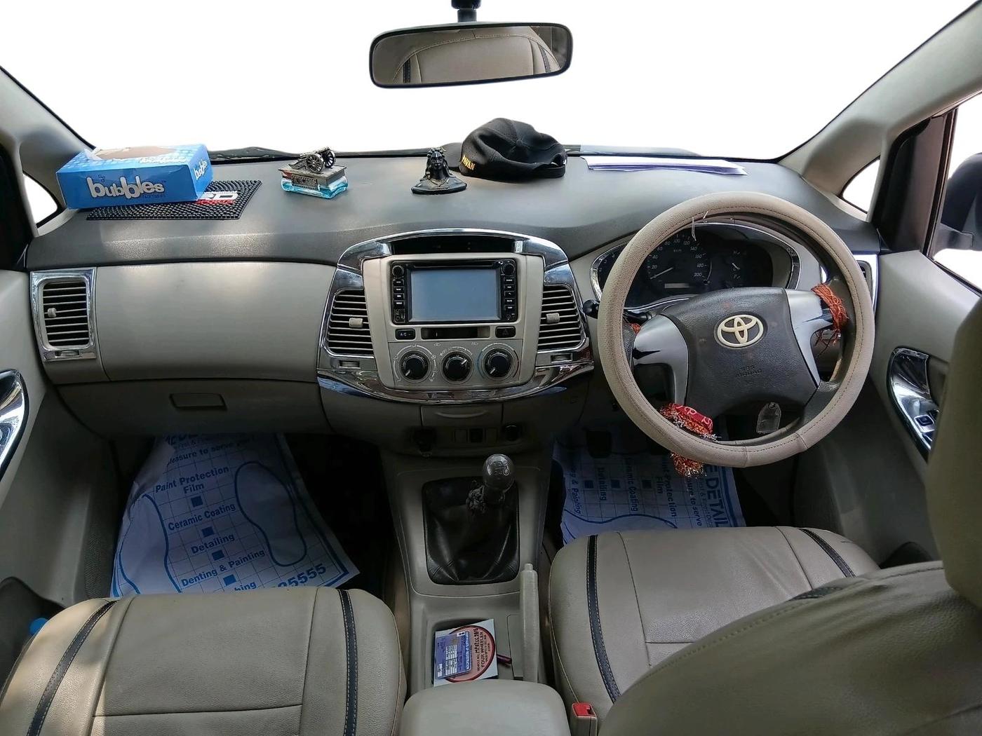 2012 Toyota Innova GX 2.5 7 STR, Diesel, Manual, 2,15,993 km, interior