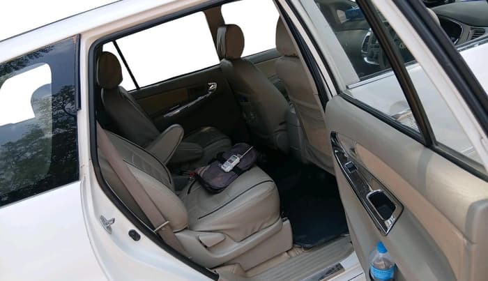 2012 Toyota Innova GX 2.5 7 STR, Diesel, Manual, 2,15,993 km, interior