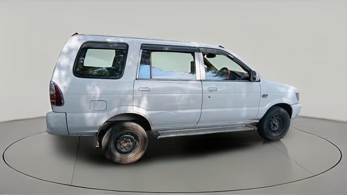 2012 Chevrolet Tavera NEO LS B3 10 STR BS III, Diesel, Manual, 3,85,826 km, exterior